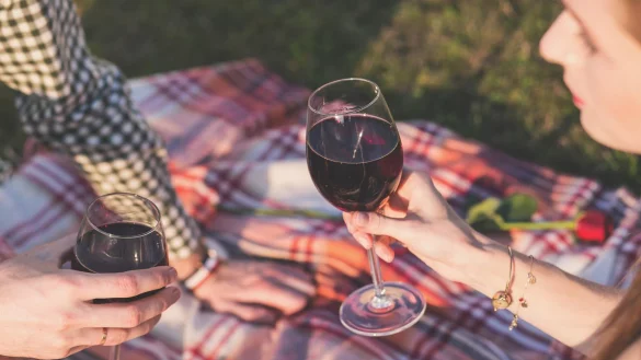 Der F&ouml;rderverein des Freibads B&ouml;singfeld l&auml;dt f&uuml;r Samstag zum Weinfest ein. - &copy; Symbolbild: Pixabay