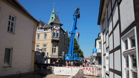 An der Schuhstra&szlig;e wird derzeit der Kanal erneuert. Im Anschluss bekommt die Fahrbahn auch eine neue Decke. Im n&auml;chsten Jahr ist dann die Stiftstra&szlig;e dran. - &copy; Archivfoto: Katrin Kantelberg
