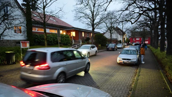 Auch in Extertal f&uuml;hrt das Verkehrsaufkommen in Sto&szlig;zeiten zu chaotischen Situationen. Die Gemeinde will durch den Beitritt zum "Zukunftsnetz Mobilit&auml;t" einen Beitrag zur nachhaltigen und umweltschonenden Mobilit&auml;tswende leisten. - &copy; Symbolbild: Nicole Ellerbrake