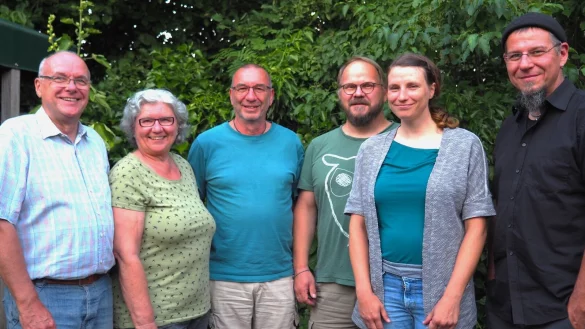 Das neue Vorstandsteam des Ortsverbands der Leopoldsh&ouml;her Gr&uuml;nen mit Hans J&uuml;rgen Busch (von links), Birgit Kampmann, Dieter Brinkmann, Andreas Puchert, Susan Tschirschke und Carsten Sandmann. Foto: B&uuml;ndnis 90/Die Gr&uuml;nen - &copy; B&uuml;ndnis 90/Die Gr&uuml;nen