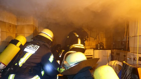 Atemschutzger&auml;te m&uuml;ssen regelm&auml;&szlig;ig &uuml;berpr&uuml;ft werden. Das geh&ouml;rt zu den Aufgaben des Ger&auml;tewarts bei der Feuerwehr. Kalletal soll einen hauptamtlichen Ger&auml;tewart bekommen - gemeinsam mit Nachbarkommunen. - &copy; Archivfoto: Feuerwehr Kalletal