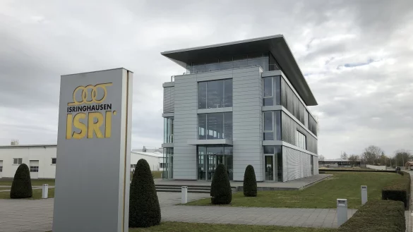 Die dunklen Wolken &uuml;ber Isringhausen scheinen sich allm&auml;hlich zu verziehen. Arbeitgeber und Arbeiternehmer sprechen von einem guten Kompromiss, um fast alle Jobs zu erhalten, aber wettbewerbsf&auml;hig zu bleiben. - &copy; Till Brand