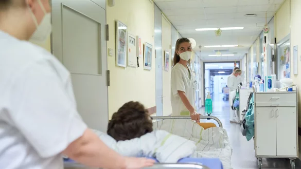 Die Pflegekr&auml;fte im Klinikum haben alle H&auml;nde voll zu tun. - &copy; Klinikum Lippe