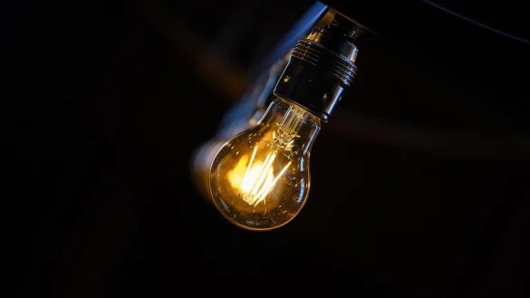 LED-Leuchten wie diese in einer Vintage-Optik verbrauchen weniger Strom als Gl&uuml;h- oder Halogenlampen. - &copy; Pixabay