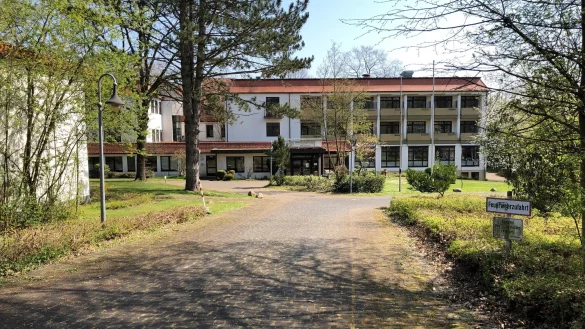 Kommt es an der Sophienstra&szlig;e wie aktuell geplant, sind die Tage der ehemaligen Reha-Klinik Sophienhaus gez&auml;hlt. F&uuml;r die Neubauten auf dem Gel&auml;nde m&uuml;sste der Altbestand abgerissen werden. - &copy; Thomas Reineke