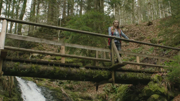 Scarlett S., hier in einer nachgespielten Szene des ZDF, machte sich eines Tages auf zu einer Wandertour. Es wird ihre letzte Tour bleiben. - &copy; ZDF / Marcus von Kleist