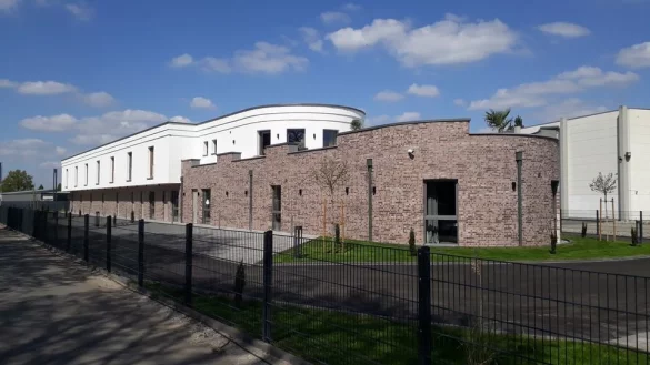 Das "Motel 24" am Tiergartenweg 7 ist durch sein Konzept sowie durch seine Architektur eine Besonderheit. - &copy; Franziska Kriener