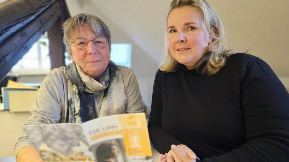 Regina Homeyer (links), Gleichstellungsbeauftragte der Stadt Detmold, und Nicole Kr&uuml;ger, Gleichstellungsbeauftragte des Kreises Lippe, setzen sich gegen H&auml;usliche Gewalt ein. - &copy; Janet K&ouml;nig