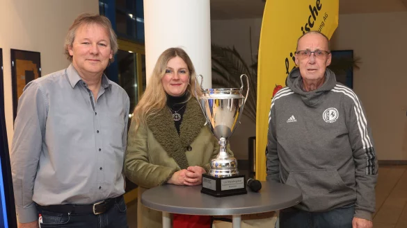 Alexandra Schmidt-Kabatas von der LZ mit Bernhard Brandt vom FuL-Kreis Lemgo (links) und Hartmut Tegeler vom FuL-Kreis Detmold. - &copy; Paul Cohen