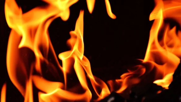 M&uuml;lltonne brennt in Spork-Eichholz. - &copy; Symbolbild Pixabay