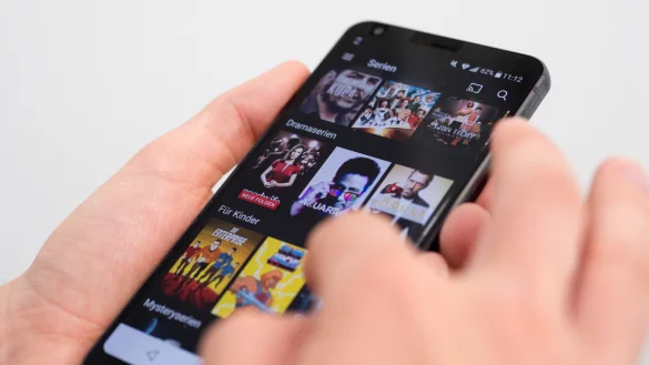 Nach der sogenannten Geoblocking-Verordnung dürfen Verbraucher seit 2018 bei grenzüberschreitenden Einkäufen etwa aufgrund der Staatsangehörigkeit oder des Wohnsitzes nicht diskriminiert werden. Aber es gibt Ausnahmen für audiovisuelle Inhalte. - © picture alliance / Andrea Warnecke/dpa-tmn