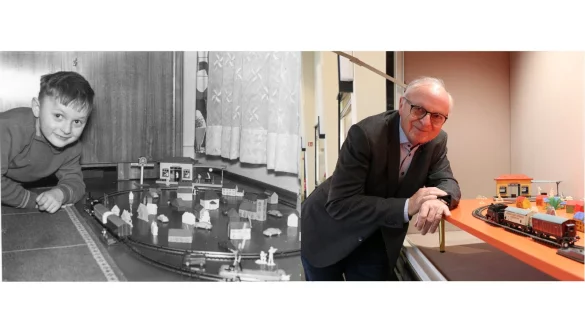 Rainer Wittmann 1954 (links) und heute mit seiner Eisenbahn, die er zum damaligen Weihnachtsfest geschenkt bekommen hat. Zu sehen ist sie aktuell in der neuen Ausstellung "Spielzeug", die sich durch die Wandelhalle zieht. - &copy; Alexandra Schaller/Rainer Wittmann