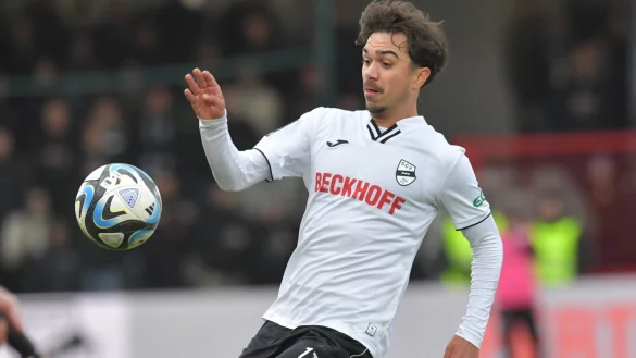 Der SC Paderborn hat ein Auge auf Oliver Batista Meier geworfen. Der Deutsch-Brasilianer, der zuletzt im Trikot des SC Verl brillierte, d&uuml;rfte aber auch bei zahlungskr&auml;ftigeren Konkurrenten auf dem Wunschzettel stehen. - &copy; Jens D&uuml;nh&ouml;lter