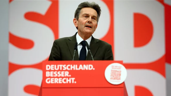 "Die Bundestagswahl wird planm&auml;&szlig;ig im Jahr 2025 stattfinden, da bin ich sicher", sagt Rolf M&uuml;tzenich, Vorsitzender der SPD-Bundestagsfraktion. - &copy; Bernd von Jutrczenka/dpa