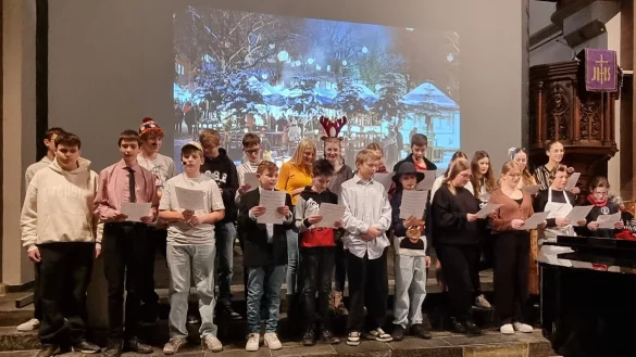 Die Klasse 8b begeisterte beim Weihnachtsgottesdienst der Realschule I. - &copy; Realschule I