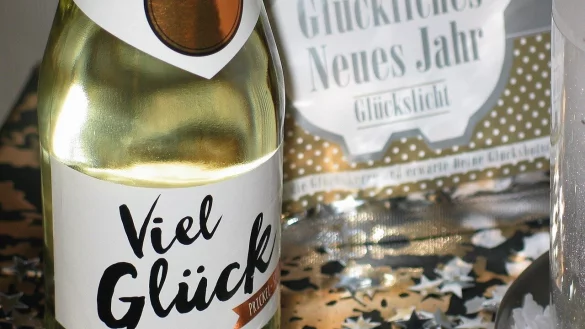 Die Mitnahme von eigenen Glasflaschen zum Ansto&szlig;en im Kurpark ist in diesem Jahr nicht erlaubt. - &copy; Symbolbild Pixabay