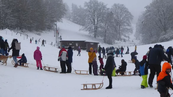 An den Liften herrscht viel Betrieb. - &copy; Sternberger Winterfreunde