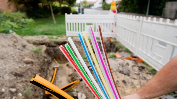 Beim Ausbau der digitalen Infrastruktur haben viele St&auml;dte und Gemeinden in Deutschland weiterhin erheblichen Nachholbedarf. Das f&uuml;hrt zu Debatten. - &copy; dpa