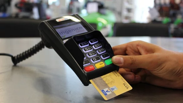 Bei Kartenzahlungen im Rewe, Netto, Rossmann oder bei dm kam es zu doppelten Abbuchungen. - &copy; Pixabay/flyerwerk