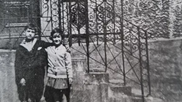 Wo heute die Volksbank am Kurzen Steinweg steht, stand früher das Wohnhaus der jüdischen Familie Königheim. Das Bild zeigt Max-Julius Königheim und seine Schwester Ilse. - © Repro: Marianne Schwarzer