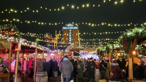 Das Weihnachtsdorf am Schliepsteiner Tor ist noch einmal ein besonderer Anlaufpunkt des Weihnachtsmarktes. - &copy; Freya K&ouml;hring