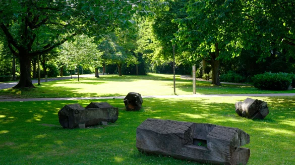 Der Wall in Lemgo ist eine bedeutsame innerst&auml;dtische Gr&uuml;nanlage. - &copy; Dirk Topel