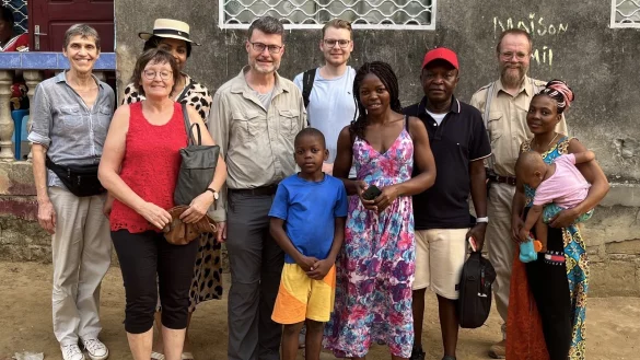 Im Februar war Dr. Volker Malinowski (Vierter von links) mit weiteren Vereinsmitgliedern in Kamerun. - &copy; Heart for Cameroon