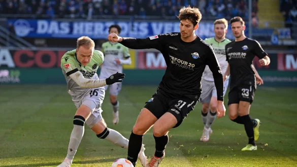 SCP-Akteur Maximilian Rohr, der hier gegen den Hannoveraner Havard Nielsen den Ball behauptet, feierte am Sonntag ein gelungenes Startelf-Comeback. - &copy; Imago Images