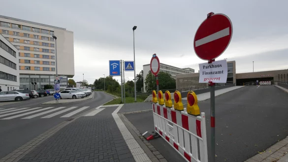 Das Parkhaus am Finanzamt war f&uuml;r die Beseitigung der Brandsch&auml;den durch drei Fahrzeuge im Geb&auml;ude bereits im Jahr 2020 mal gesperrt. - &copy; Archivfoto: Jost Wolf