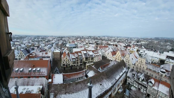 Blick aus der Turmstube hinaus auf den Lemgoer Marktplatz. Himmelsrichtung: Nordwesten. - &copy; Freya K&ouml;hring