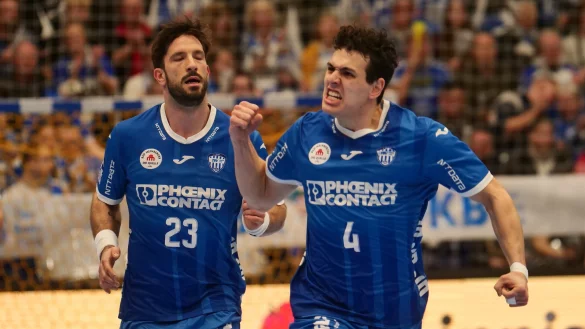 Bezeichnende Mimiken: W&auml;hrend Tim Suton (links) pumpen muss, strotzt Samuel Zehnder noch voller Energie. - &copy; J&ouml;rg Hagemann