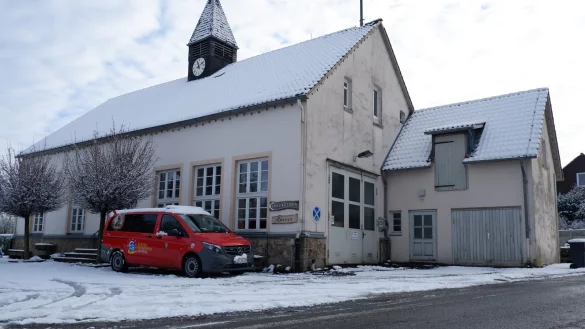 Zu wenig Platz, zu hoher Sanierungsbedarf: Wie auch das Gerätehaus in Almena entspricht das Gebäude in Laßbruch nicht mehr den aktuellen Anforderungen. - © Lorraine Brinkmann
