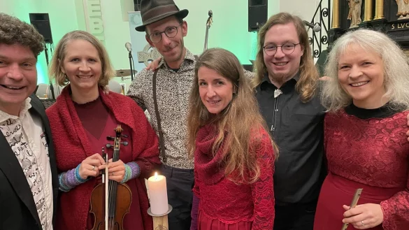 Daniel Wahren (links) und seine Band beim Konzert in B&ouml;singfeld. - &copy; Heimat- und Verkehrsverein Extertal- B&ouml;singfeld