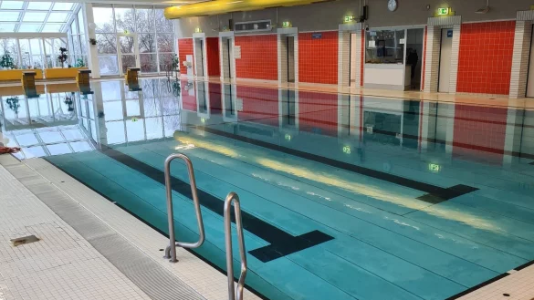 Das Blomberger Hallenbad ist in die Jahre gekommen, das Becken undicht. - &copy; Blomberger Versorgungsbetriebe