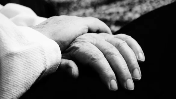 Krebskranke Menschen zu begleiten, ist auch f&uuml;r Angeh&ouml;rige sehr belastend. In Lippe sollen sich Betroffene bald austauschen k&ouml;nnen. - &copy; Pixabay