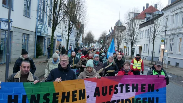 Demonstration für Menschenrechte und Demokratie: Rund 800 Demonstranten setzen ein deutliches Zeichen gegen Rechtsruck, der die Demokratie gefährdet. - © Thomas Krügler