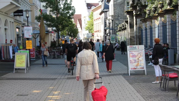 Eine Corona-Modellregion mit entsprechenden Lockerungen in den Auflagen k&ouml;nnte unter anderem dem durch den Lockdown gebeutelten Einzelhandel in den Innenst&auml;dten helfen. Das meinen die B&uuml;rgermeister aus Detmold, Lemgo und Bad Salzuflen und richten einen Appell an Landrat Dr. Axel Lehmann. - &copy; Archivfoto: Jana Beckmann