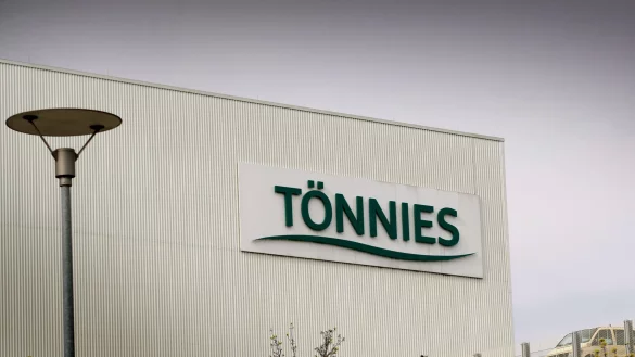 Die Feuerwehr war am Samstagvormittag bei T&ouml;nnies in Rheda-Wiedenbr&uuml;ck vor Ort. - &copy; Andreas Fr&uuml;cht