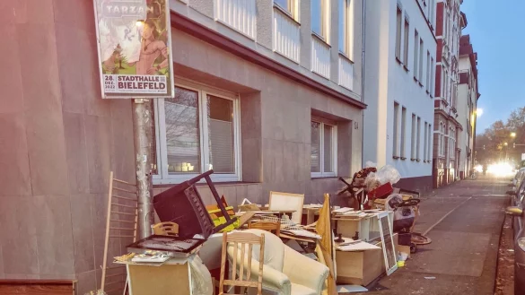 Am Ende steckten neben zahlreichen M&ouml;beln auch Elektrogro&szlig;ger&auml;te (Sp&uuml;lmaschine, K&uuml;hlschrank) in dem Berg. Foto: privat - &copy; privat