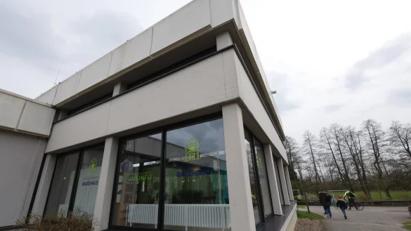 Das Bad Meinberger Badehaus ist geschlossen. Die Stadt überlegt, ob es betrieben werden kann - zum Beispiel, wenn ein Hotel in der Nähe gebaut wird. - © Jost Wolf