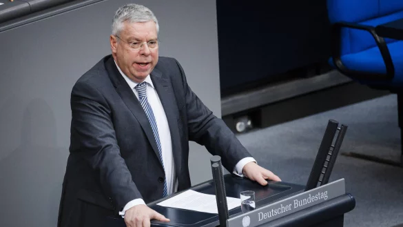 Der CDU-Au&szlig;enpolitiker Juergen Hardt fordert, alle Flugverbindungen von uns nach China einzustellen. - &copy; IMAGO/photothek