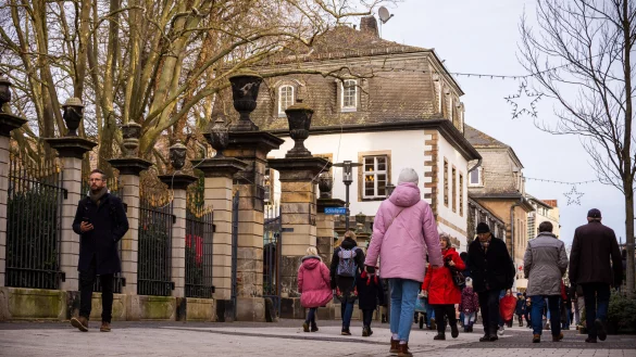 Der Standortwechsel des Weihnachtsmarktes hatte nach Ansicht der Einzelh&auml;ndler kaum negative Auswirkungen auf das Kundenaufkommen in der Langen Stra&szlig;e. - &copy; Raphael Bartling