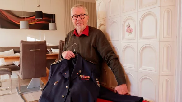 Manfred Behrens verabschiedet sich Ende des Jahres aus dem Dienst der Feuerwehr. Nachwuchs ist aber bereits aus der eigenen Familie angerückt. - © Lorraine Brinkmann