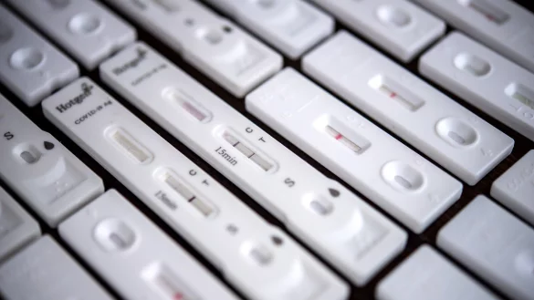 In Kliniken und Pflegeheimen soll nur noch ein negativer Selbsttest gelten. - &copy; picture alliance/dpa | Sina Schuldt