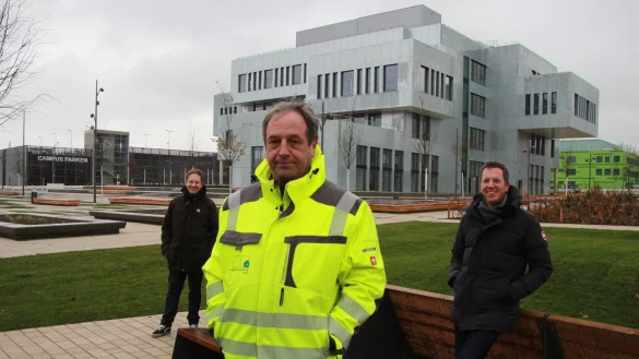 Freuen sich auf den neuen Campus-Mittelpunkt: J&ouml;rg Rodehutskors (von links), Matthias Rath und Nils Kortemeier. - &copy; Katrin Kantelberg