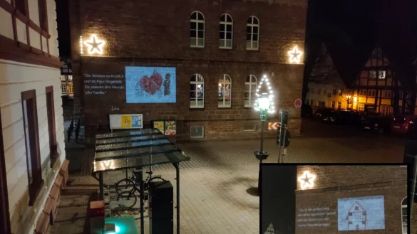 Noch bis Weihnachten ist die Lichtinstallation in Blomberg zu sehen. - &copy; Stadt Blomberg