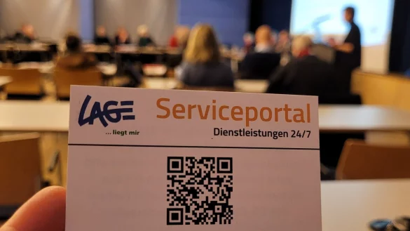 Ein kurzer Scan und schon erreicht man die Lagenser Verwaltung. Diese baut ihr Online-Serviceangebot deutlich aus, wie Christina Pohl, Koordinatorin der Digitalisierung, im Hauptausschuss vorgestellt hat. - &copy; Astrid Sewing