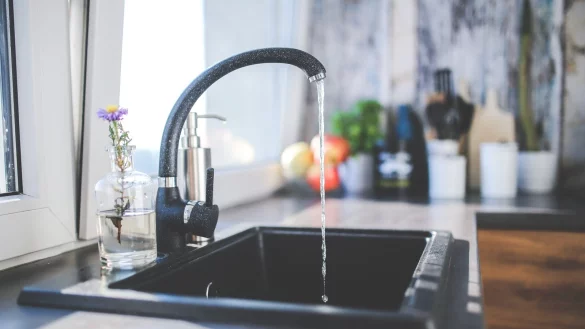 F&uuml;r Trinkwasser m&uuml;ssen die Schl&auml;nger ab Anfang des Jahres mehr zahlen. - &copy; Symbolbild Pixabay