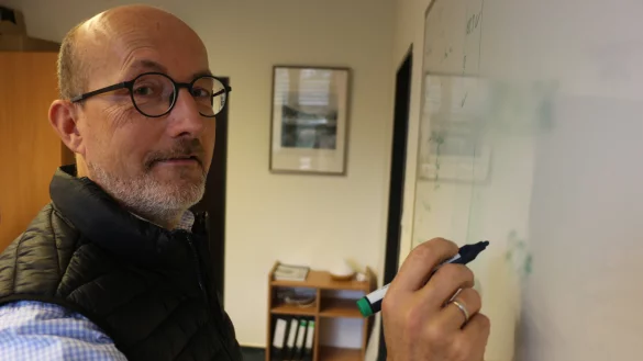 Erster Kriminalhauptkommissar Heiko Wind (53) hat jahrelang Rauschgiftdelikte bearbeitet, inzwischen leitet er ein sechsköpfiges Team, das im Kreis Lippe für die Vermisstenfälle zuständig ist. - © Janet König