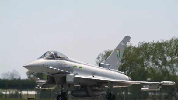 Ein britischer Eurofighter auf dem Rollfeld. Laut Infrastrukturamt der Bundeswehr nutzt das allein britische Milit&auml;r den Flugkorridor &uuml;ber dem Truppen&uuml;bungsplatz. - &copy; wikimedia/Jerry Gunner